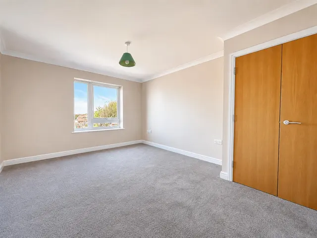 Roundhay Avenue, Peacehaven, photo 3