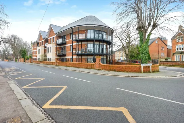 Photo 3 — Linden Road, Bedford, Bedfordshire, MK40