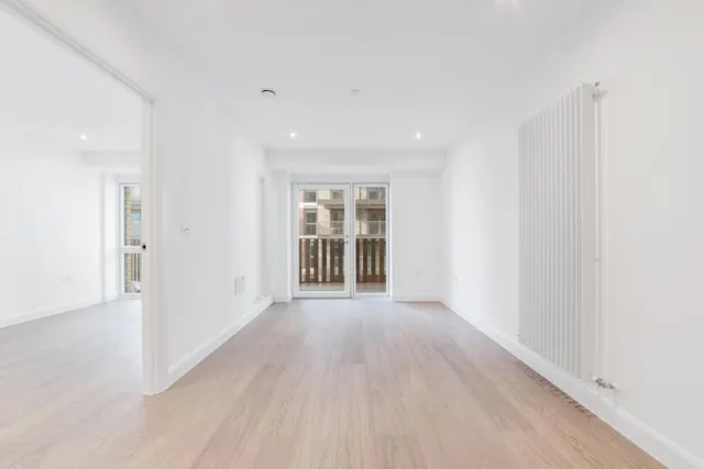 Ellipse House, Custom House, E16, photo 1