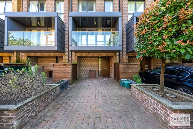 Photo 3 — Sir Alexander Close, London, W3 7JQ