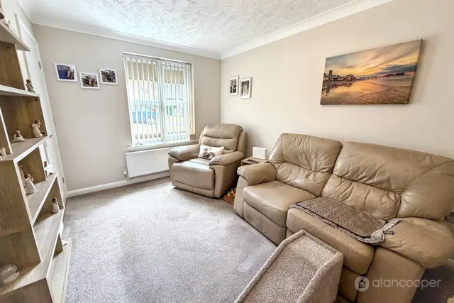 Wakehurst Close, Maple Park, CV11, photo 2