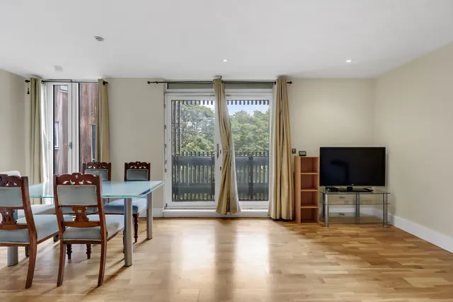 Photo 3 — Flat 10, 2 Grosvenor Court, Wharf Lane, London, E14 7HW