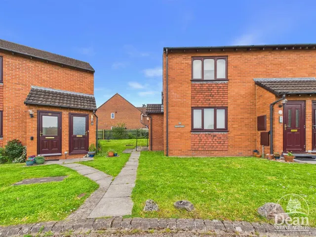 Hawthorn Court, Kimberley Drive, Lydney, photo 1