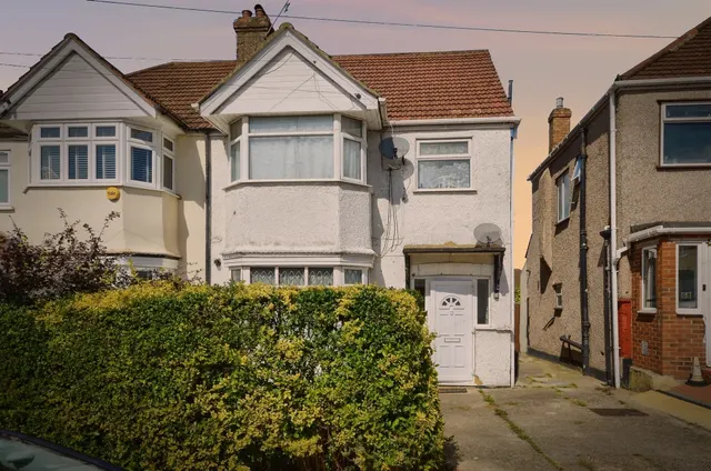 Weald Lane, HARROW, photo 1