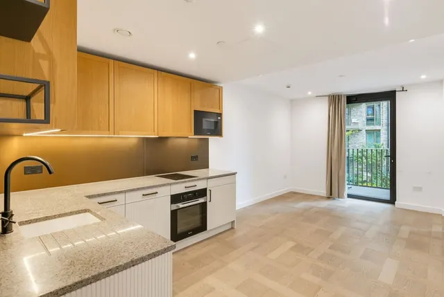 Merino Gardens, London, E1W, photo 1