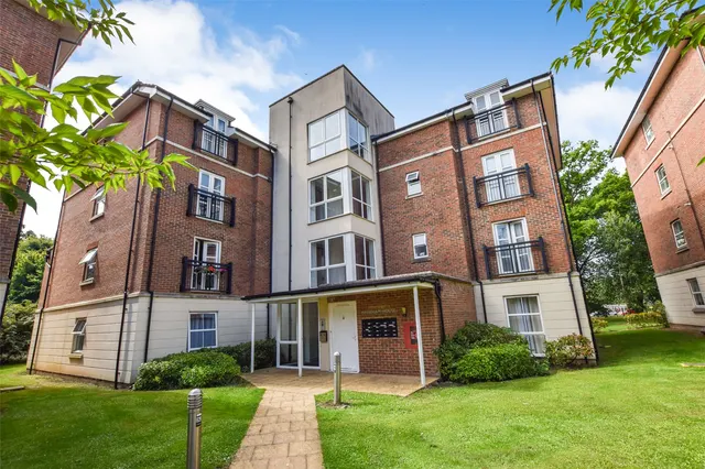 Kenley Place, Farnborough, Hampshire, GU14 6FX, photo 1