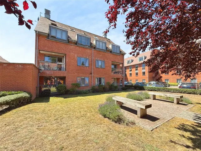 Chancellor Drive, Frimley, Camberley, Surrey, GU16 7AR, photo 1