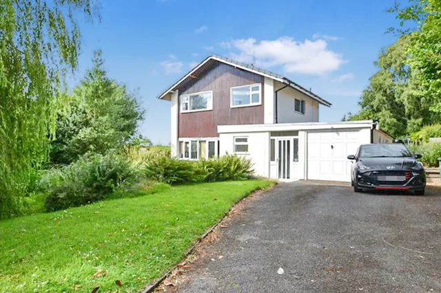Woodseaves, Stafford, photo 1