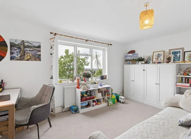 Photo 3 — Alexandra Park Road, Muswell Hill, N10