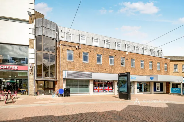 1 bedroom flat — High Street, Aylesbury, HP20