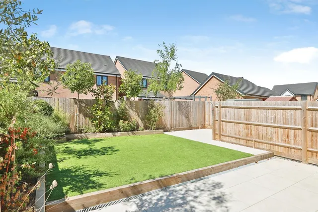 Kensington Drive, West Parley, BH22, photo 2