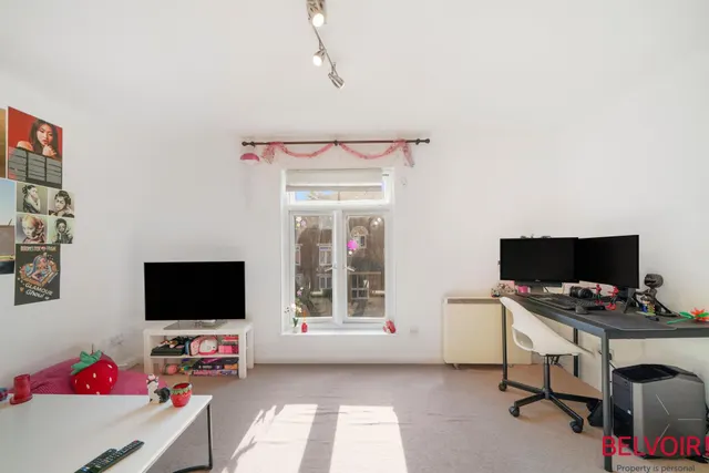 Photo 3 — 12 Swynford Gardens, Hendon, London, NW4