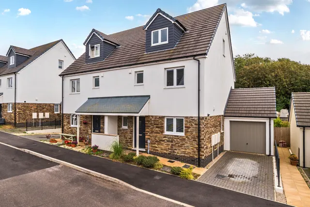 Cricket Field Crescent, Hayle, TR27