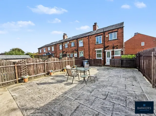 Photo 3 — Welwyn Avenue, Batley WF17 8DU