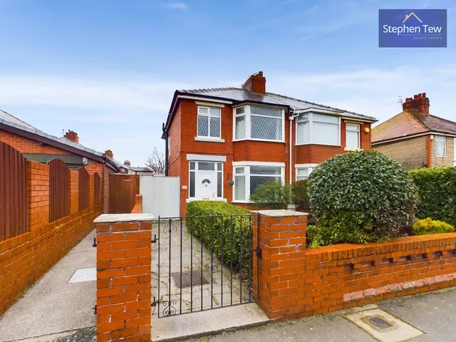 Albany Avenue, Blackpool, FY4, photo 1