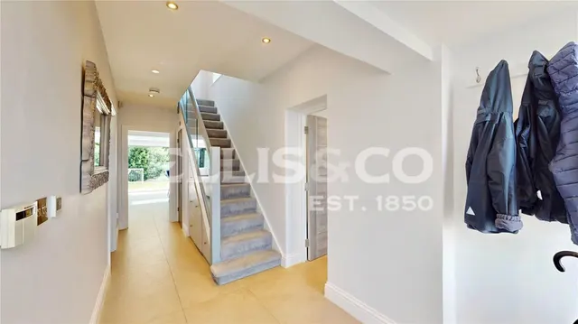 Elm Avenue, Eastcote, HA4, photo 2