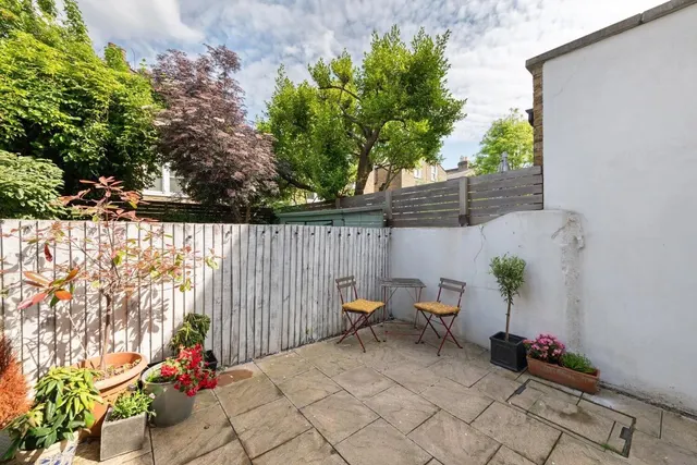 Photo 2 — Hearnville Road, London, SW12