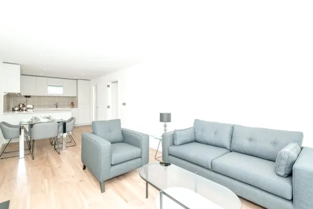 Caversham Road, Beaufort Park, NW9, photo 3