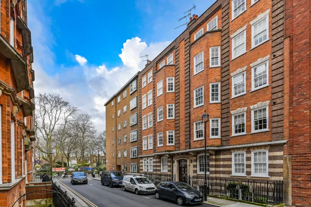 London, W1U, photo 1
