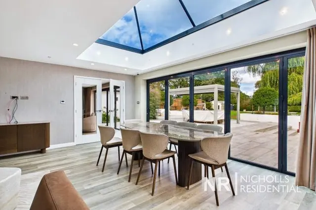 New Road, Horsham, RH13, photo 2