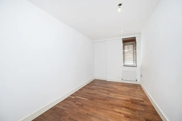 Photo 3 — Flat 1, 38-39 Hoxton Square, London
