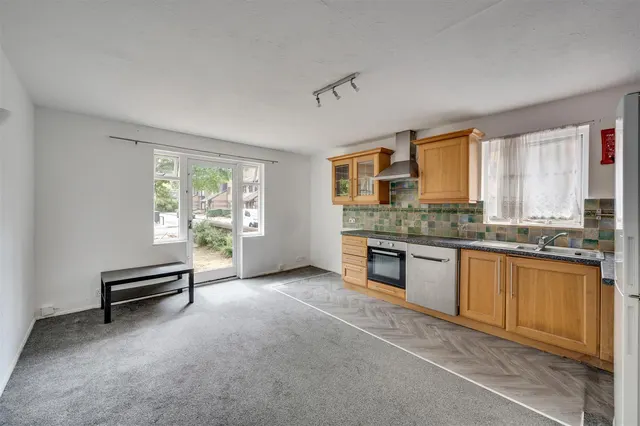 Harp Island Close, London, NW10, photo 2