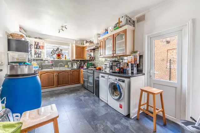 Photo 2 — 35 Wellington Road, Harrow