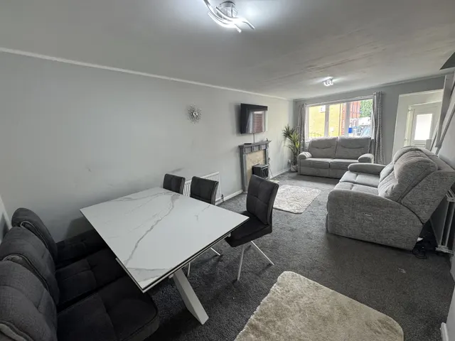 Photo 3 — Albert Road, RETFORD