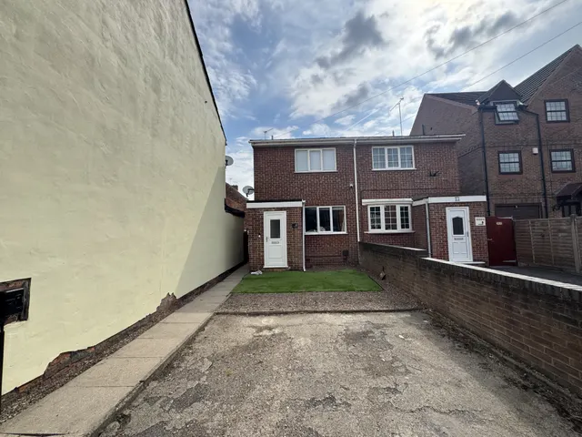 Albert Road, RETFORD, photo 1