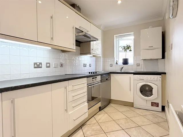 Photo 3 — Carpenters Close, Barnet, Hertfordshire, EN5 1EW