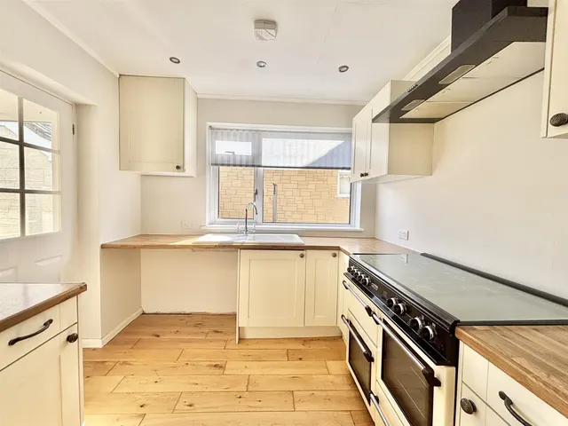 Photo 3 — Sylvan Close, Gillingham, Dorset SP8 4EJ