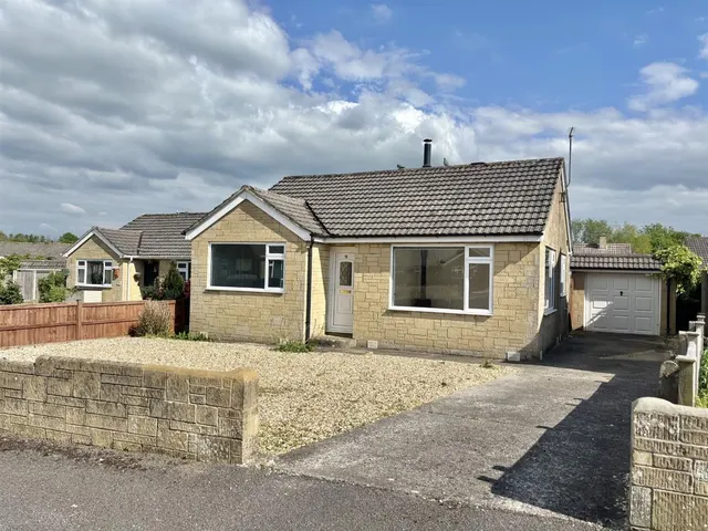 Sylvan Close, Gillingham, Dorset SP8 4EJ, photo 1