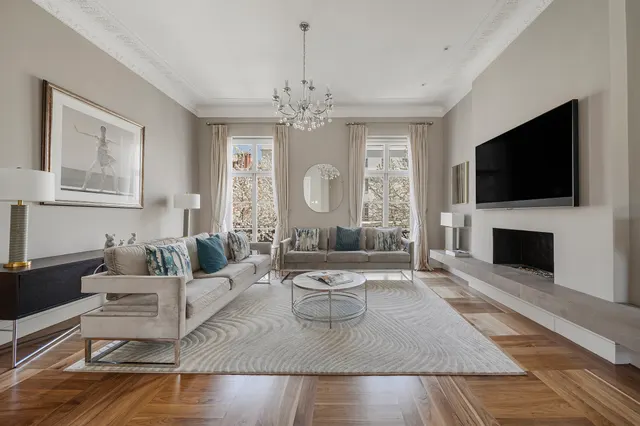 Photo 2 — Walton Place, Chelsea, London