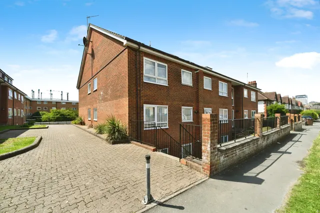 Henley Road, Brighton, photo 1