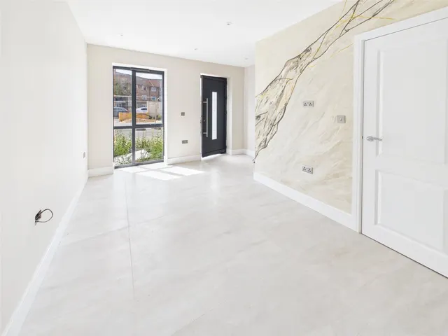 Field Road, Feltham, TW14, photo 2