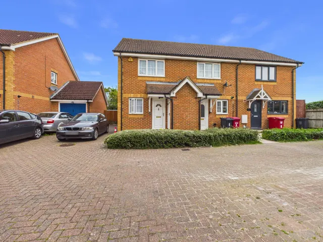 Gowings Green, Cippenham, SL1, photo 1