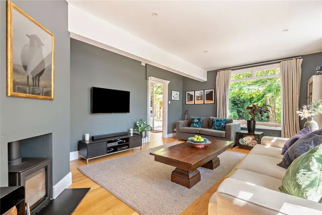 Andover Road, RG14, photo 2