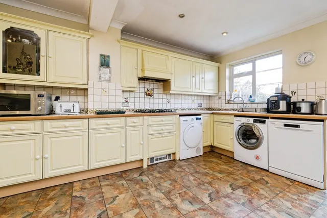 Photo 3 — Meadway, Woodford Green, IG8