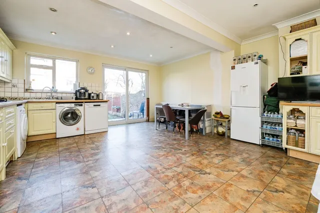 Photo 2 — Meadway, Woodford Green, IG8