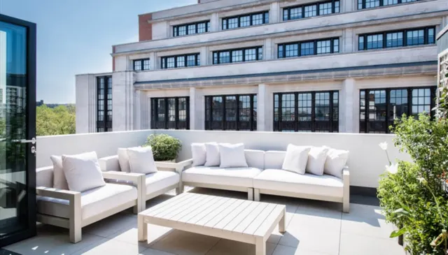 3 bedroom flat — Young St, London, W8 5EH