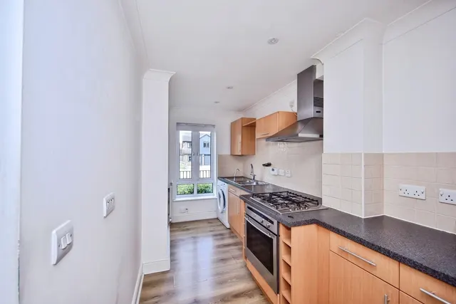 Photo 3 — Bridgeside Mews, Maidstone, Kent, ME15