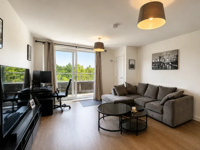 Moorfield Place, Farnborough, GU14, photo 2
