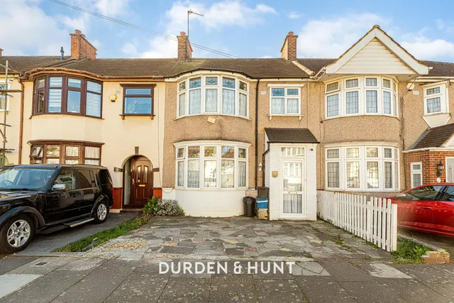 Flora Gardens, Chadwell Heath, RM6, photo 1