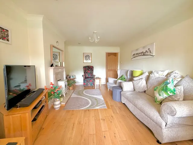 Photo 3 — Howard Place, Dunstable LU5 4AA