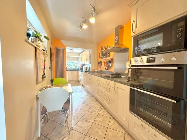 Photo 2 — Howard Place, Dunstable LU5 4AA