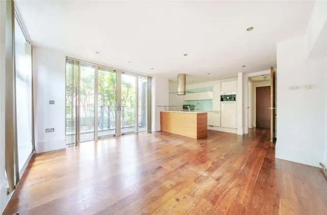 Lower Queens Road, Buckhurst Hill, IG9, photo 2