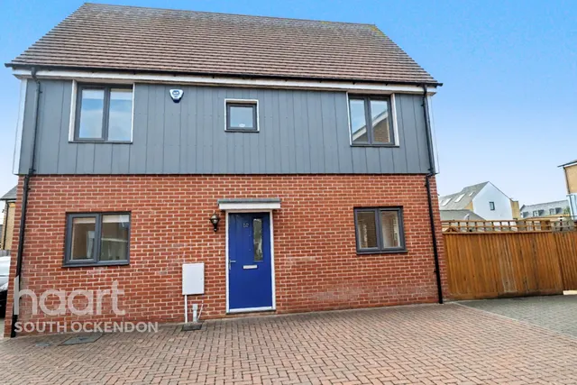 Anglia Way, South Ockendon, RM15, photo 1