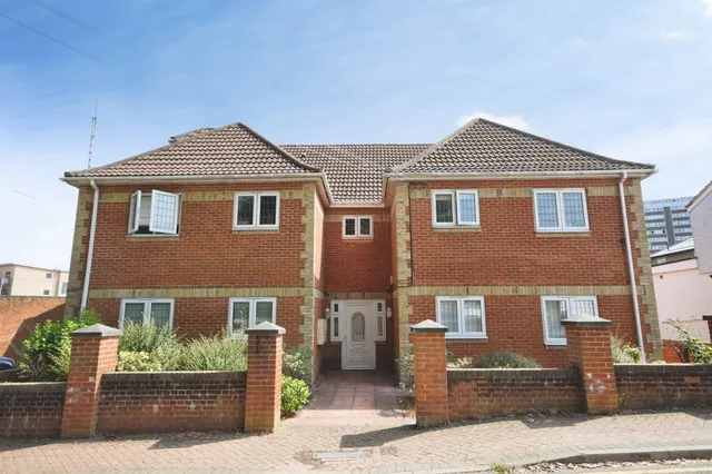 Photo 2 — Milton Road, Warley, Brentwood