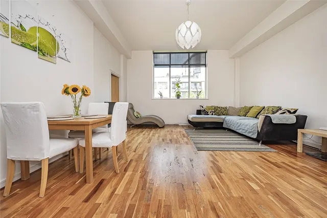 Great West Road, Brentford, TW8, photo 3