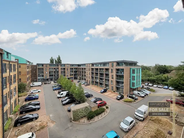 Brindley Place, Uxbridge, UB8, photo 1